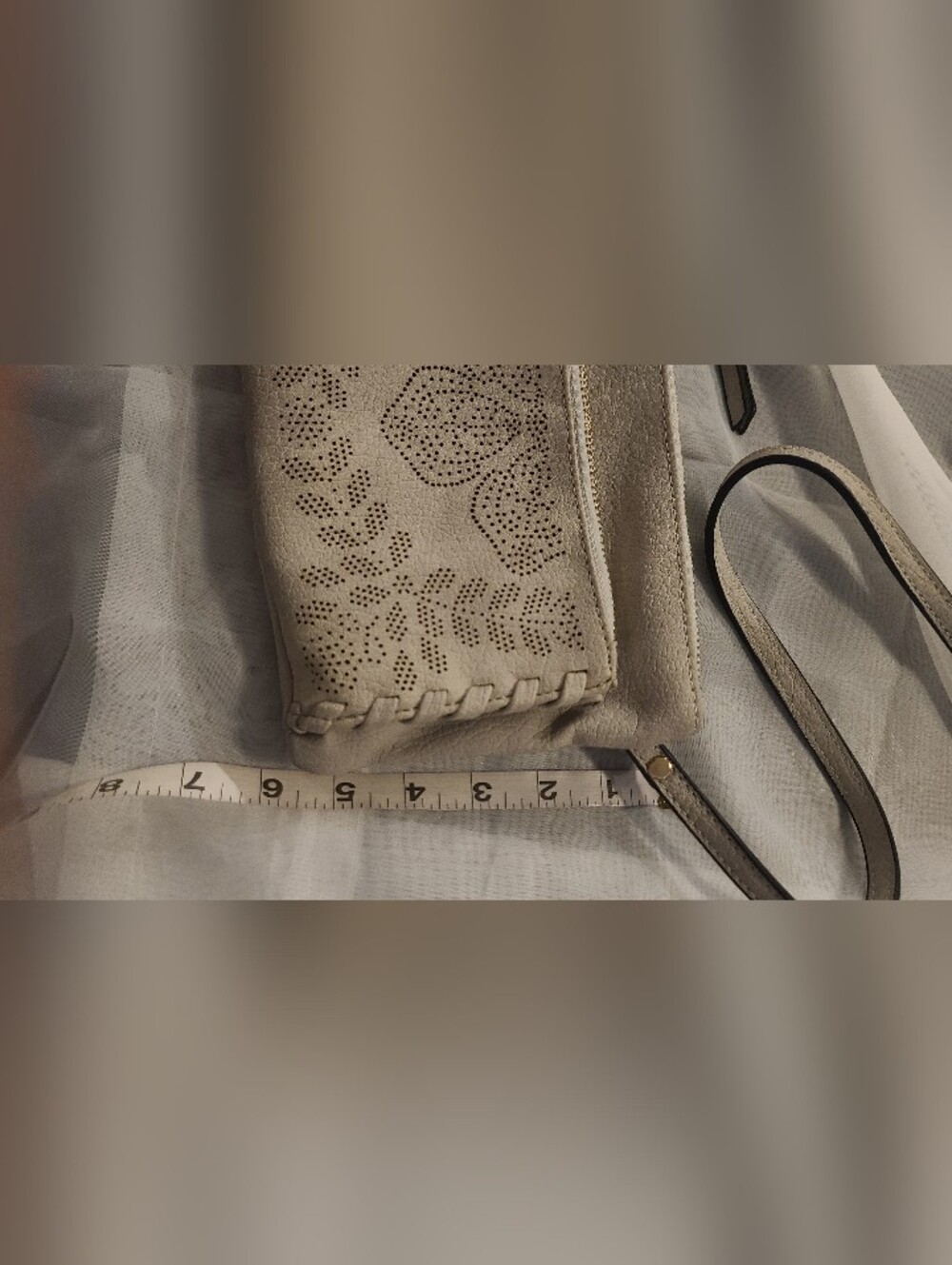 NWT Francesca's Light Grey Taupe Floral Laser-Cut Boho Crossbody Bag 4 Pockets - Picture 7 of 8